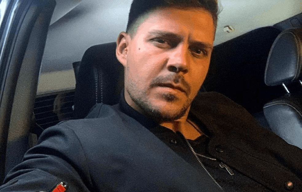 MILOŠ BIKOVIĆ PAO SA MOTORA NA SNIMANJU FILMA ‘JUŽNI VETAR 2’: Zbog trenutka nepažnje na snimanju se dogodila prava DRAMA! (VIDEO)